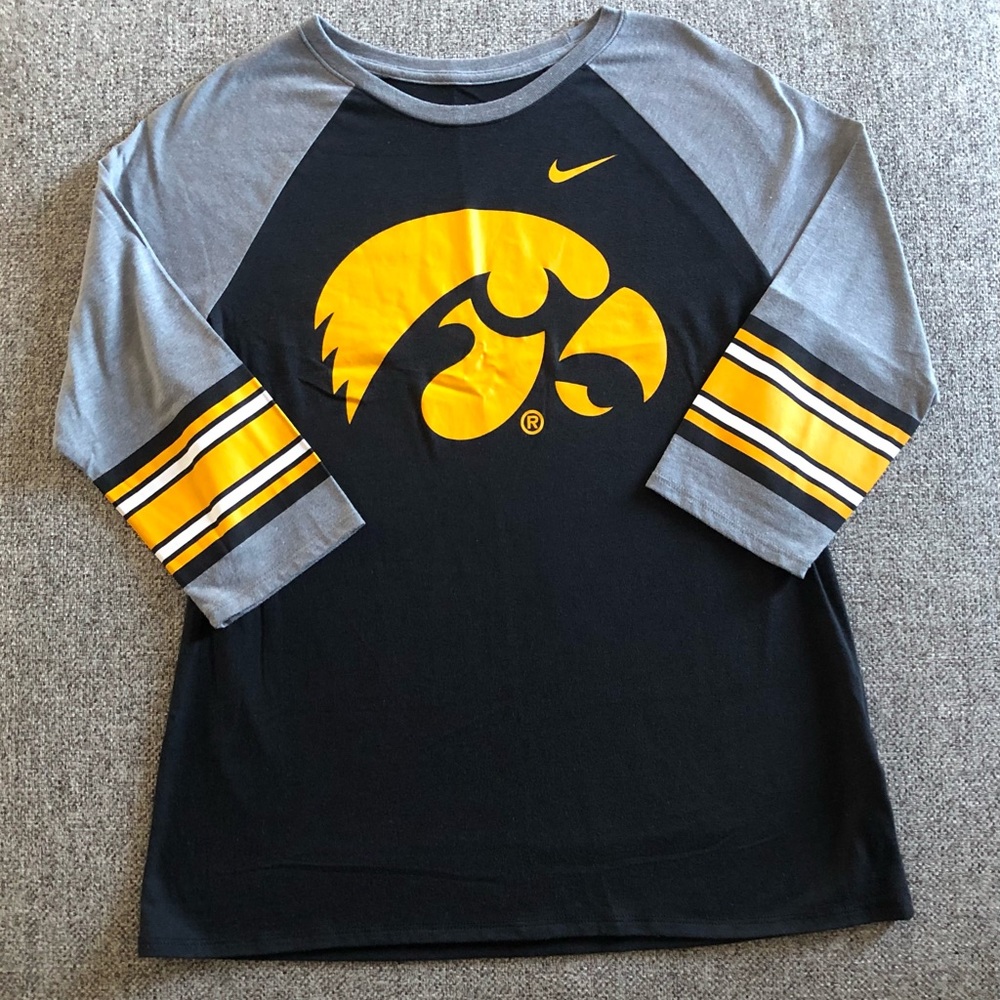Women’s Nike Iowa Hawkeyes top - Size Large